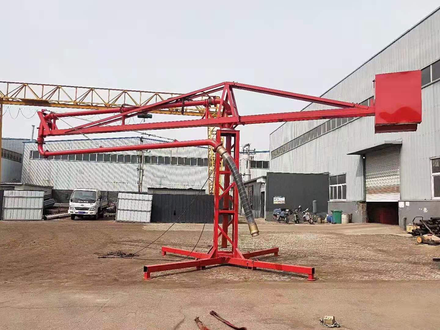 Frame type concrete placing boom